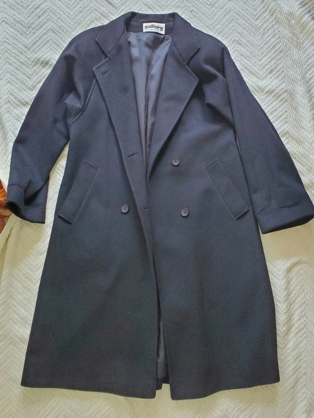 Classic Vintage Black Wool Trenchcoat - Picture 6 of 14